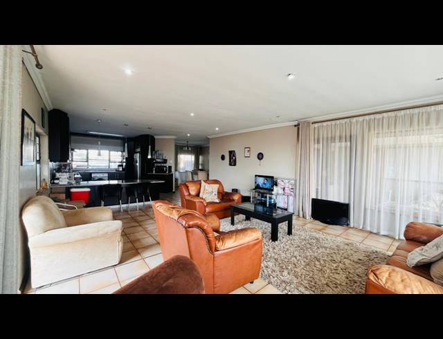 4 BEDROOM HOUSE TO LET IN BLUFF